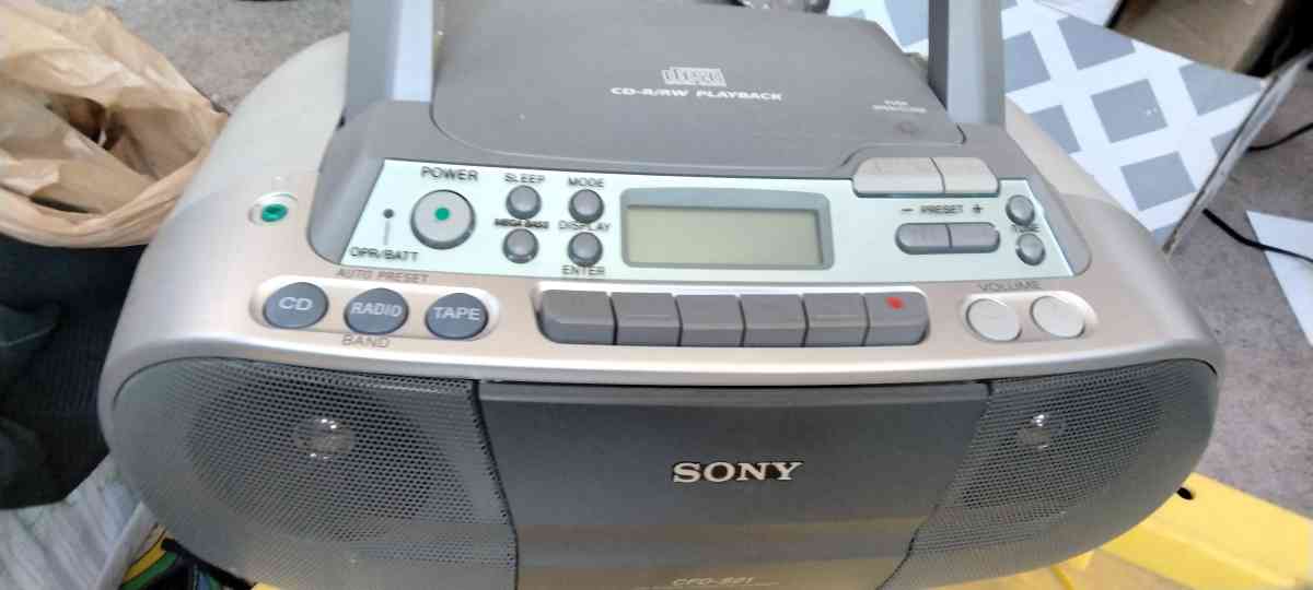Portable CD player - Manteca, California - FleaMarketBay