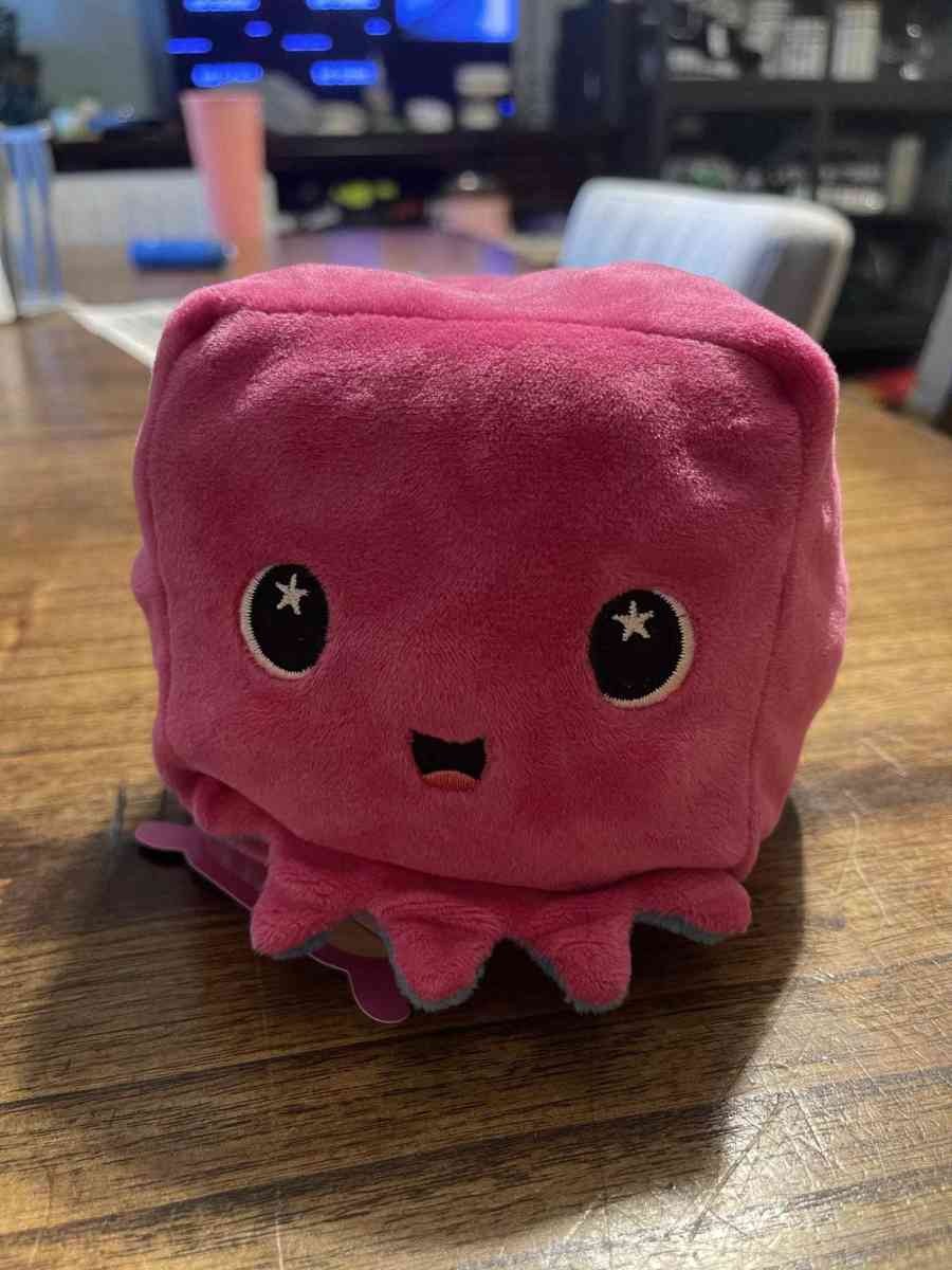 plush - Saint Petersburg, Florida - FleaMarketBay