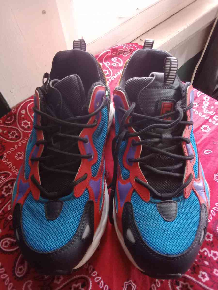 Fila shoes size 6y - Dayton, Ohio - FleaMarketBay