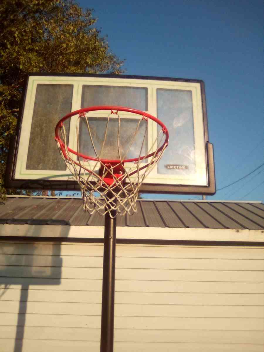 basketball goal - Donalsonville, Georgia
