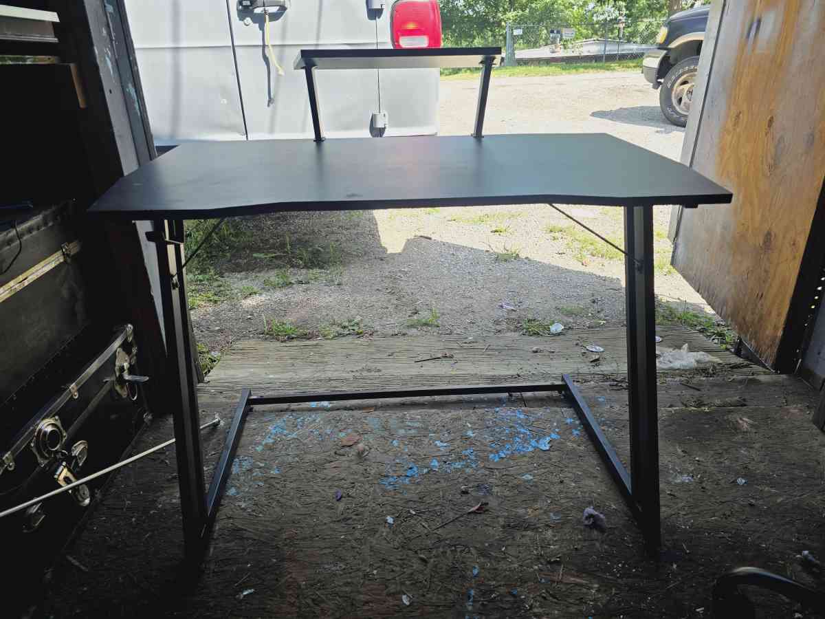Gamer Desk - Saint Louis, Missouri - FleaMarketBay