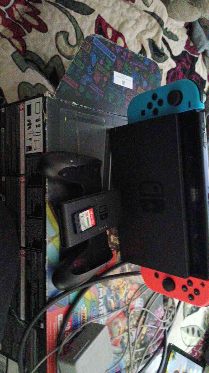 Nintendo  Swich whith blue and red joy con  Mariokart  Delux - Salinas, California - FleaMarketBay
