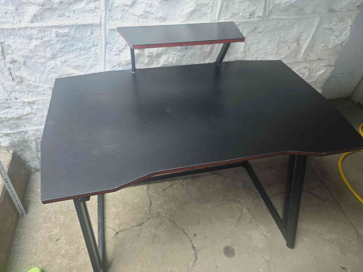 Gamer Desk - Saint Louis, Missouri