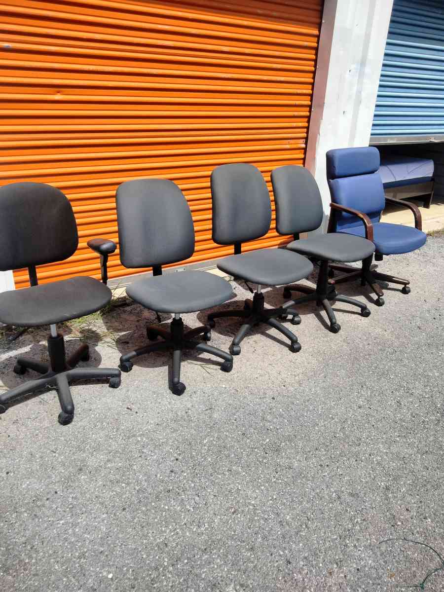 variedad de sillas - San Juan, Texas - FleaMarketBay