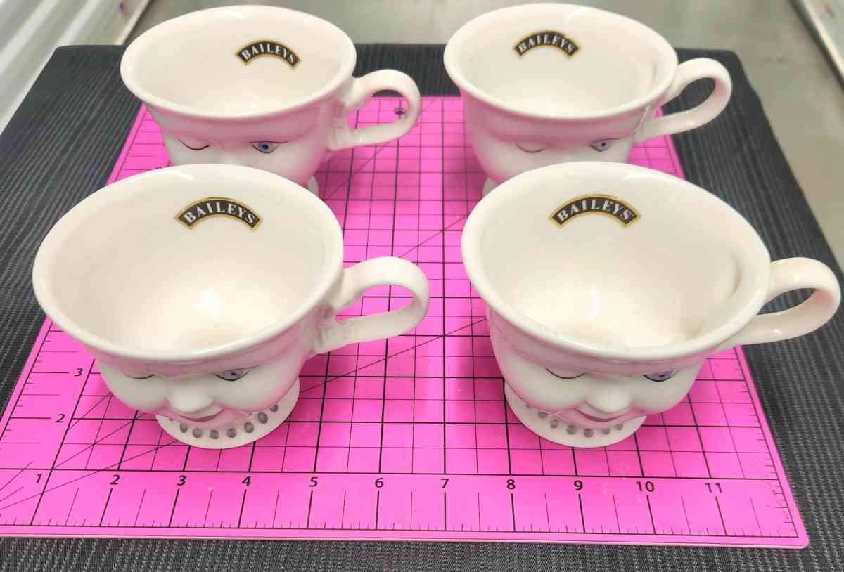 Vintage Helen Hunt Signed Collectible Winking Girl Baileys 4 - Kenner, Louisiana - FleaMarketBay