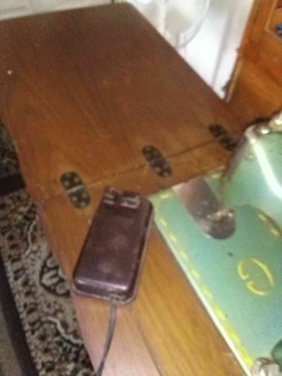 Morse sewing machine - Saint Elmo, Illinois - FleaMarketBay