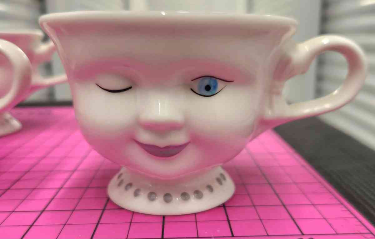 Vintage Helen Hunt Signed Collectible Winking Girl Baileys 4 - Kenner, Louisiana - FleaMarketBay