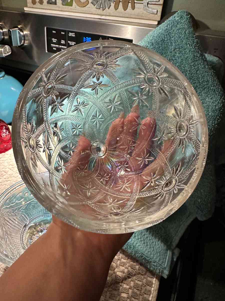 LE Smith glass egg lidded trinket dish - Scott Depot, West Virginia - FleaMarketBay