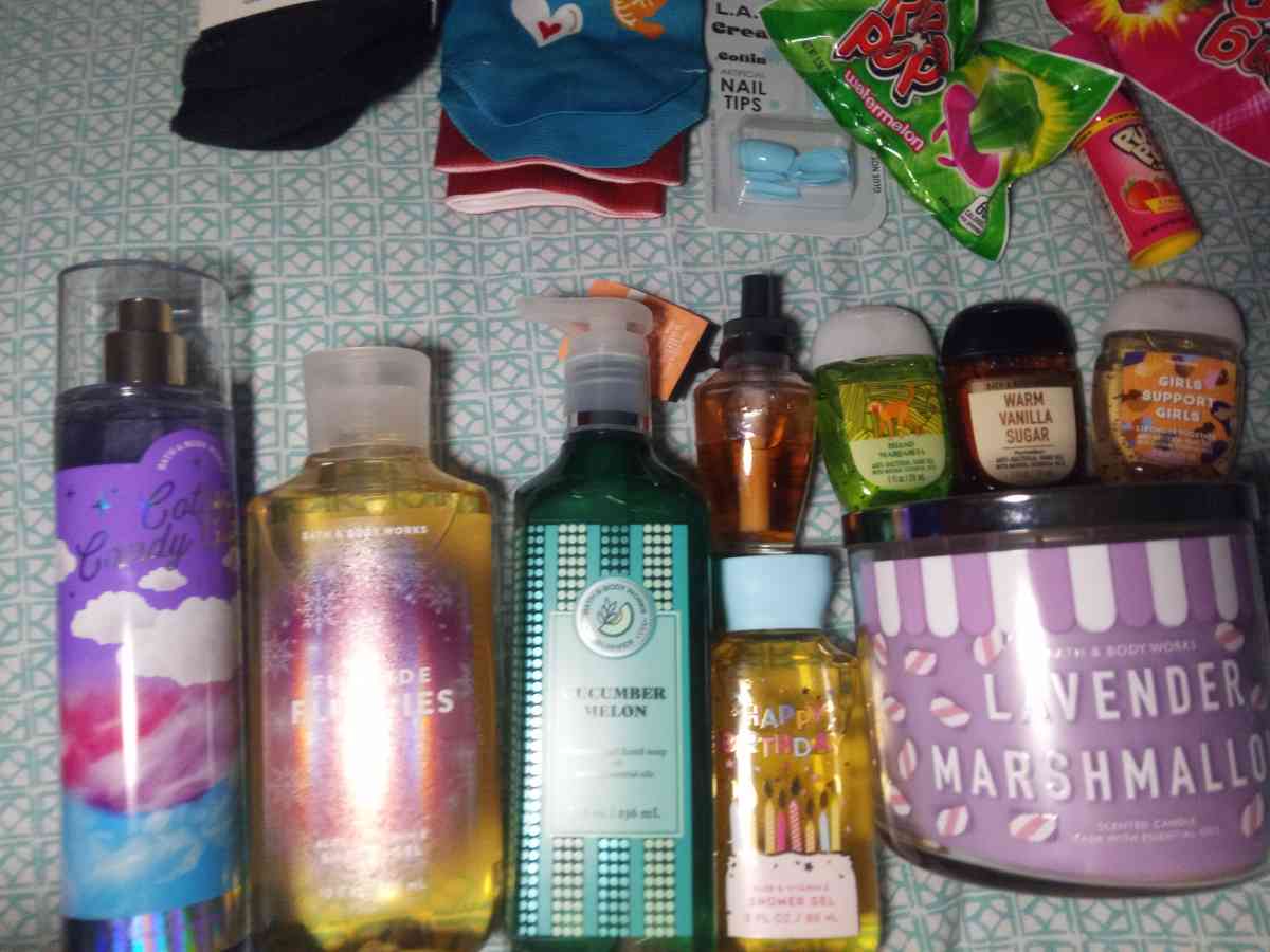 bath body works keychain socks candy - Cleveland, Ohio - FleaMarketBay