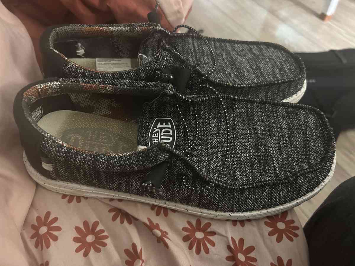 Hey Dudes - Goldsboro, North Carolina - FleaMarketBay