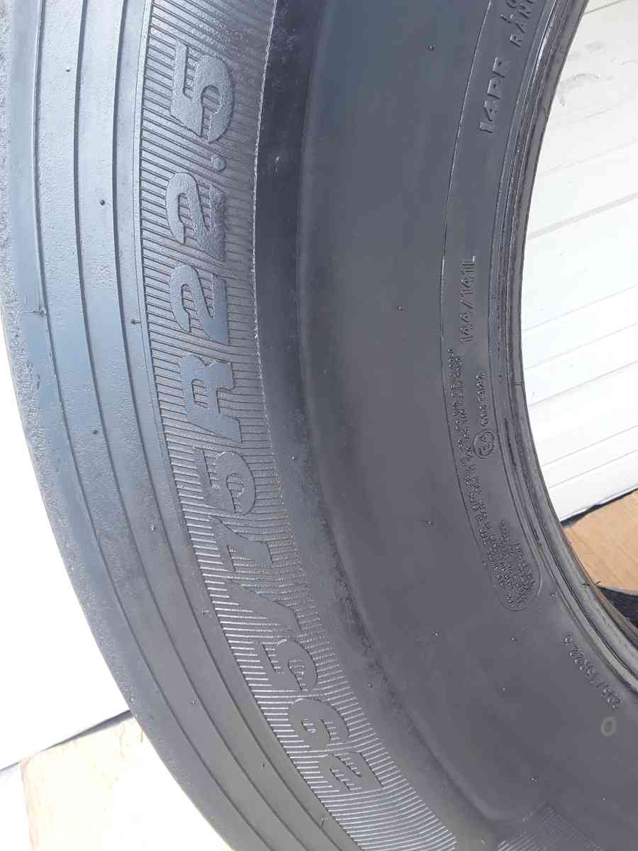 Low Pro Drive Truck Tire 295 75R 22 5 Cooper Tire Like New - Williamstown, New Jersey - FleaMarketBay