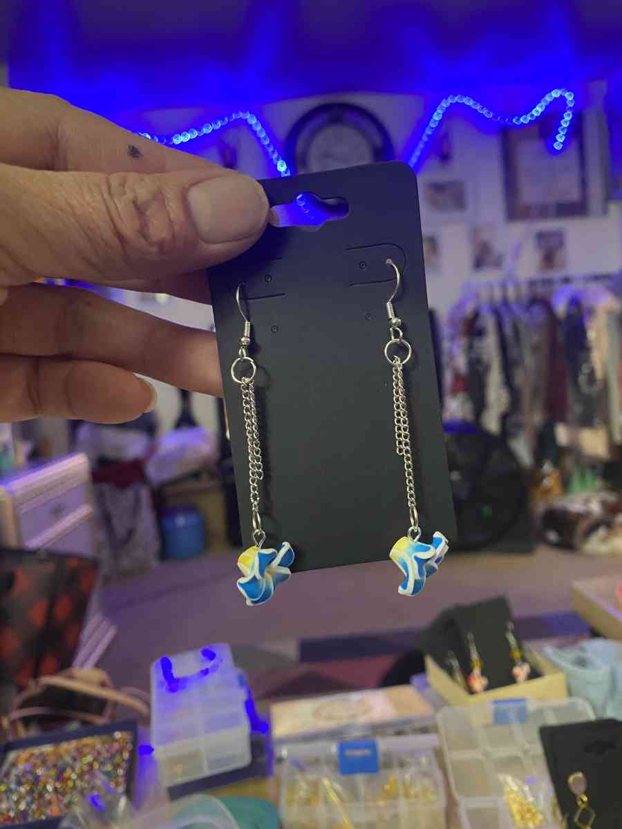 women  girls earrings - Anchorage, Alaska - FleaMarketBay