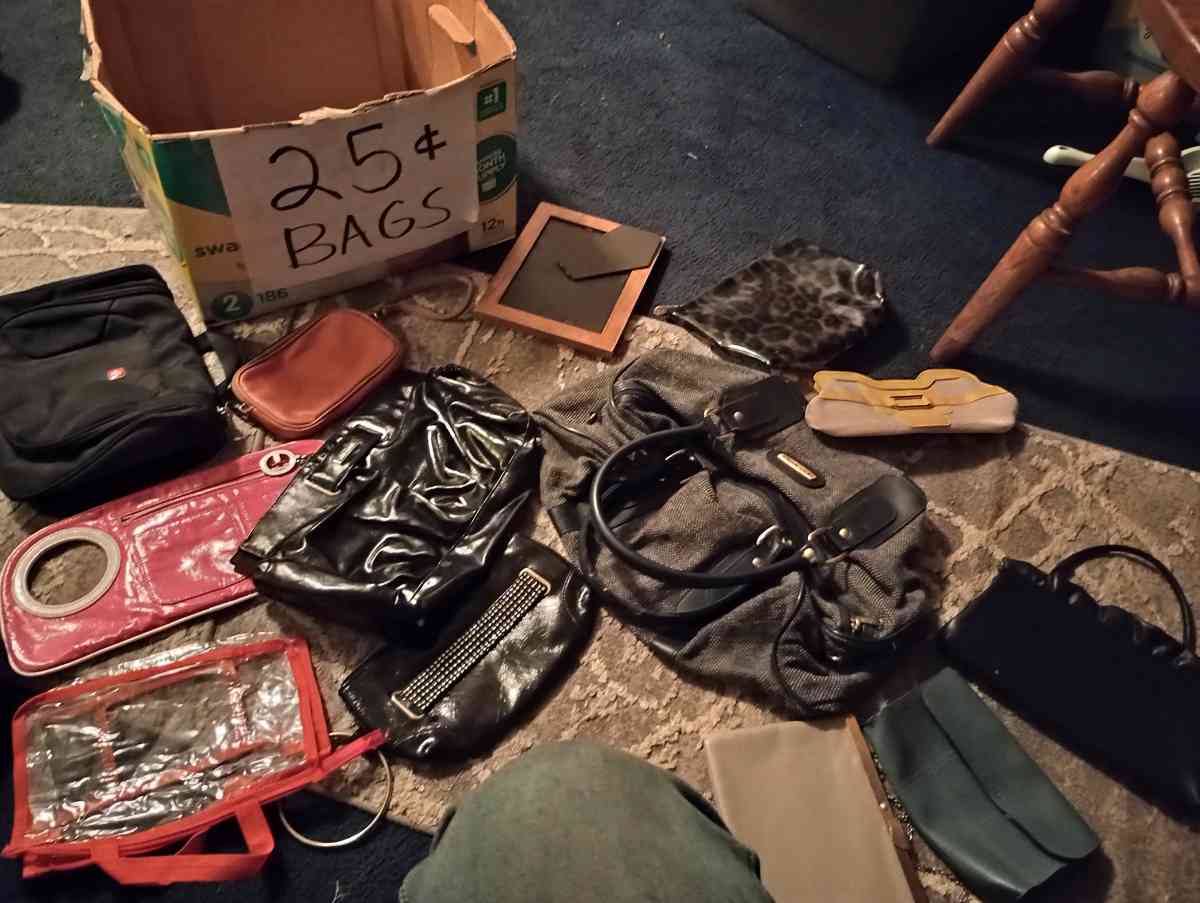 womens fansion bags - Battle Creek, Michigan - FleaMarketBay