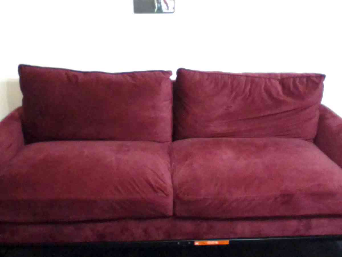 burgundy gaming couch - Slidell, Louisiana - FleaMarketBay