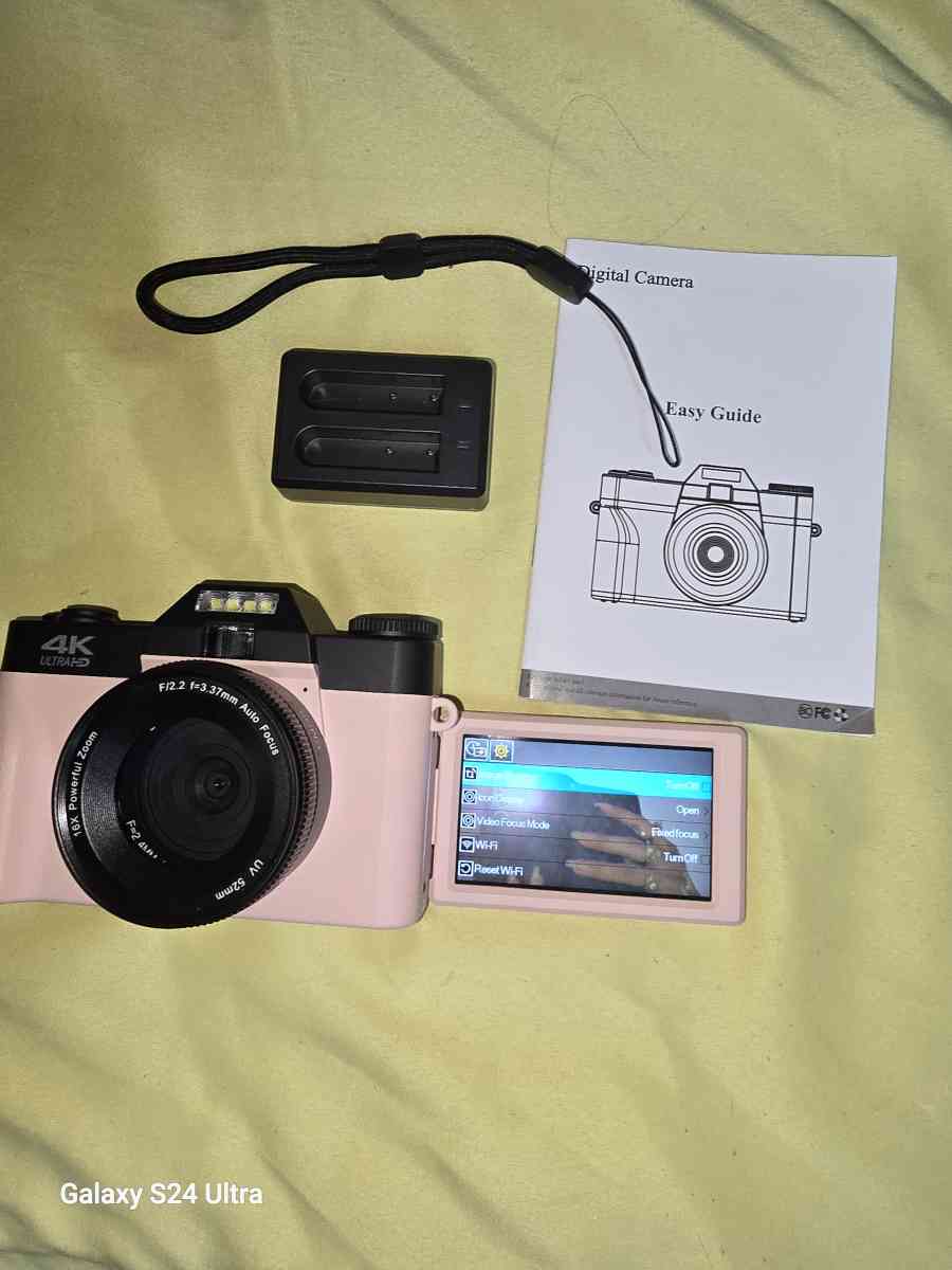 am selling this brand new camera because I have no use for i - Chicopee, Massachusetts - FleaMarketBay