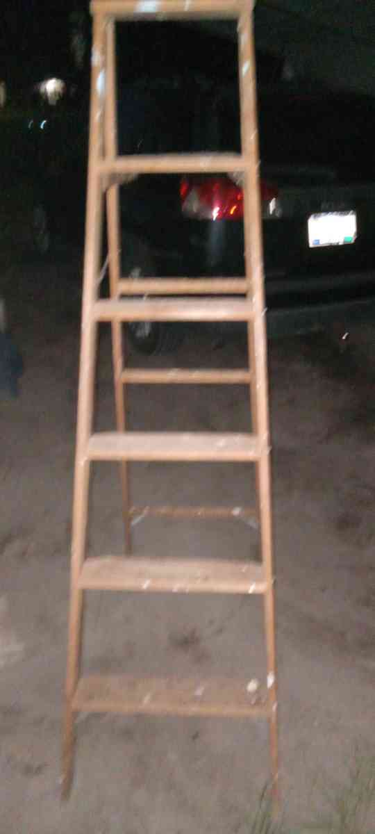 wood ladder - Barnwell, South Carolina - FleaMarketBay