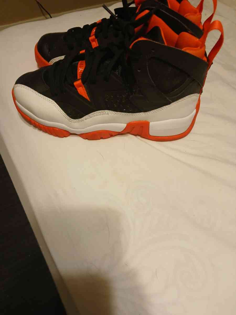 need money for work Jordans - Amigo, West Virginia - FleaMarketBay