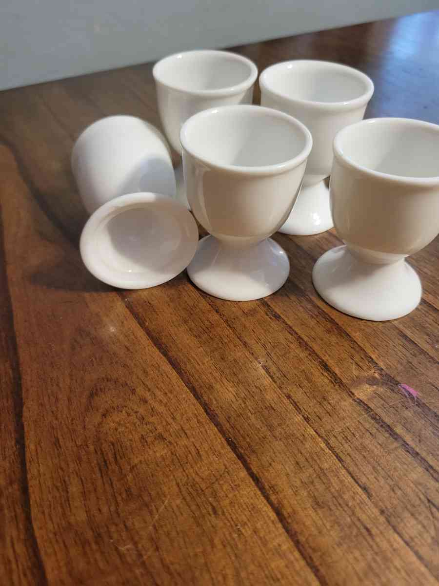 Set of 5 white cermaic egg holders - Saint Petersburg, Florida - FleaMarketBay