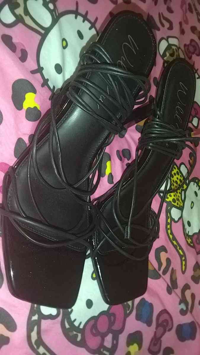 black high heels - San Antonio, Texas - FleaMarketBay
