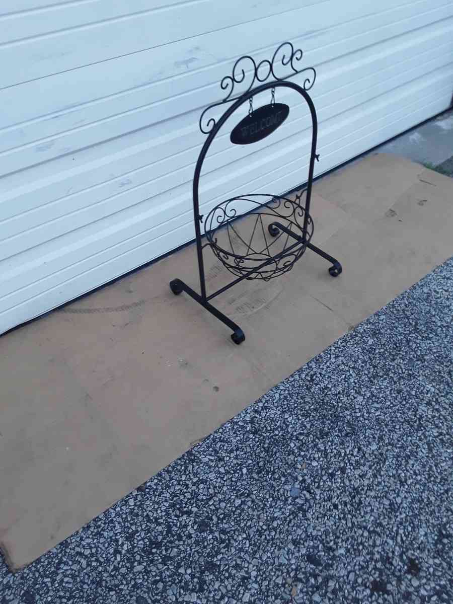 Nice Black Welcome Swing  Planter All Steel Like New - Williamstown, New Jersey - FleaMarketBay