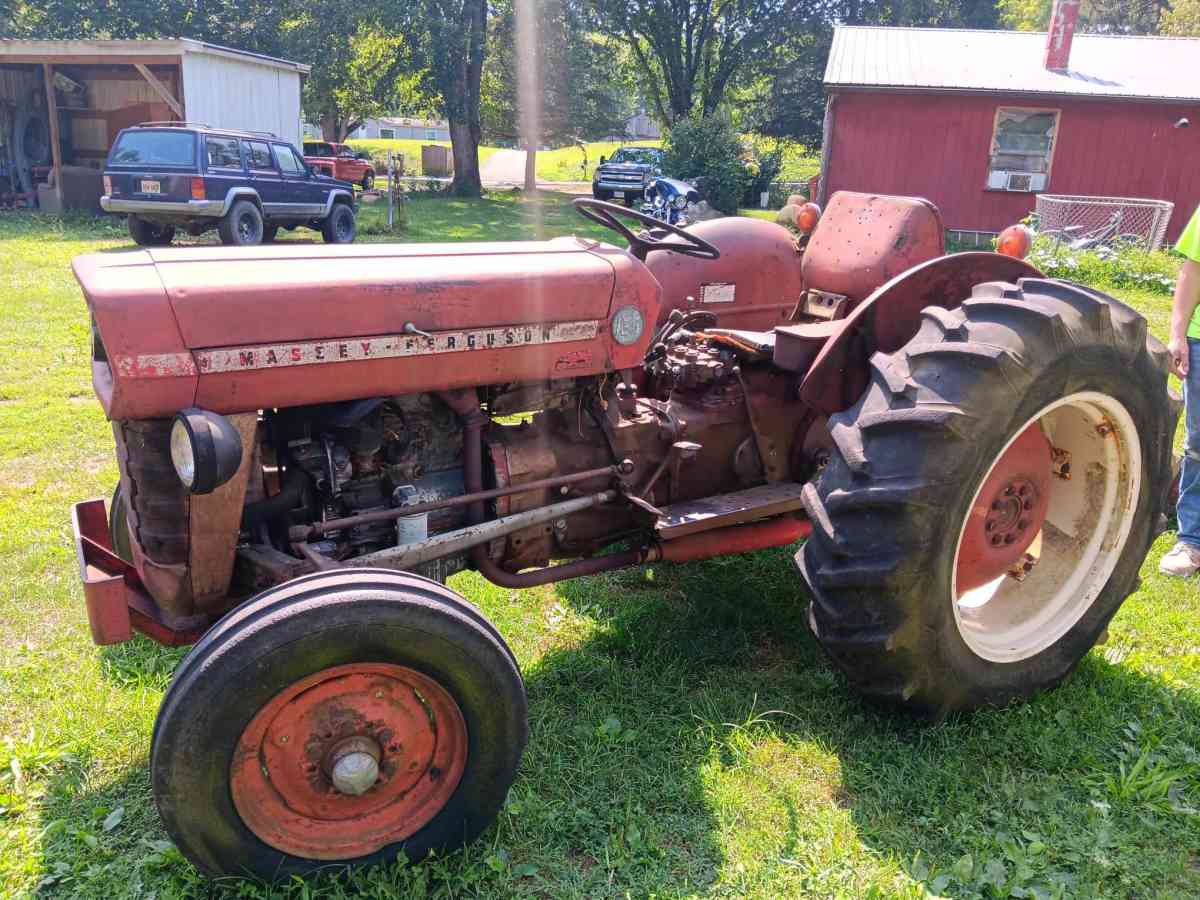 massie Ferguson tractor - Amanda, Ohio