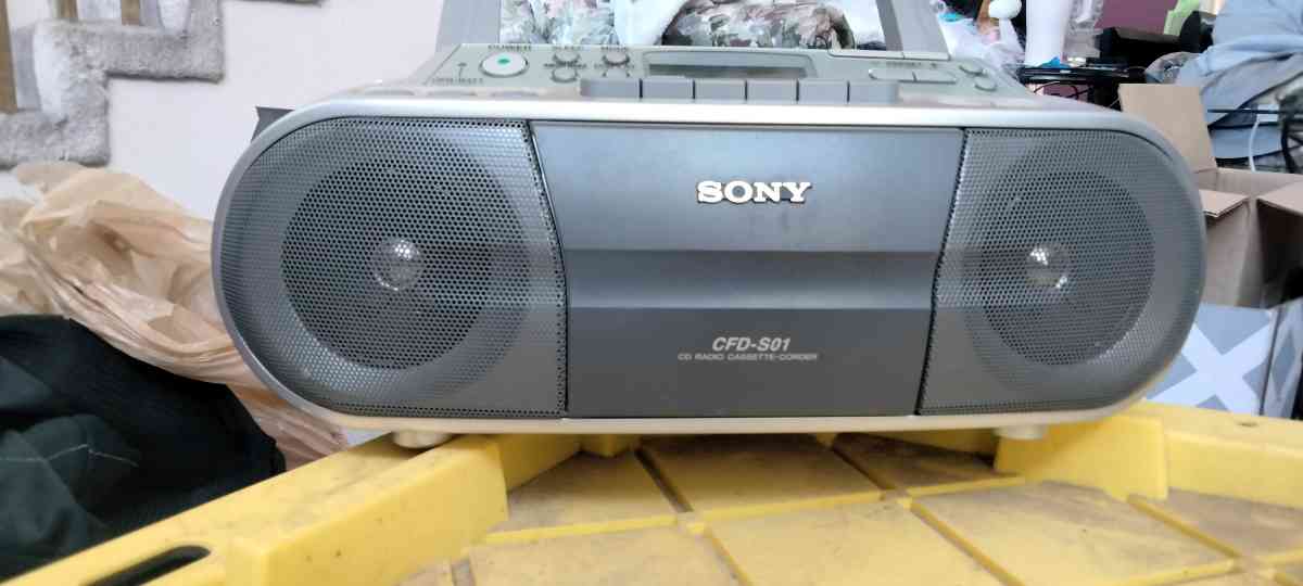 Portable CD player - Manteca, California - FleaMarketBay