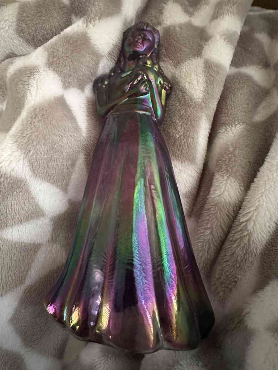 Fenton girl and lady - Scott Depot, West Virginia - FleaMarketBay