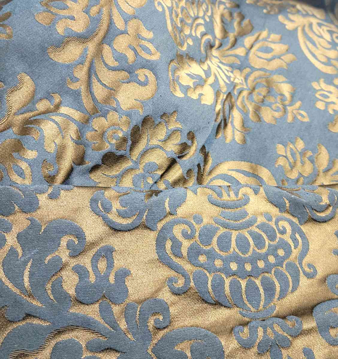Upholstery Bolt of Gold n Navy Iridescent 7Ydsx5Ft Reversibl - Kenner, Louisiana - FleaMarketBay