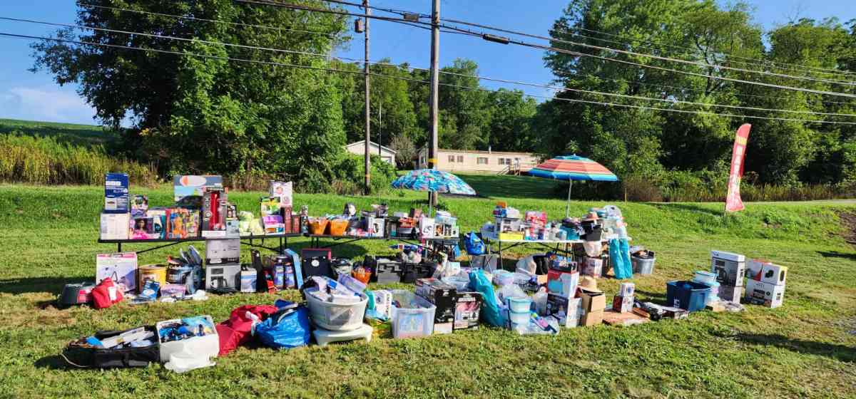 Toys Beach Chairs Camping  Tents Kitchen Items Accessories - Lehighton, Pennsylvania - FleaMarketBay