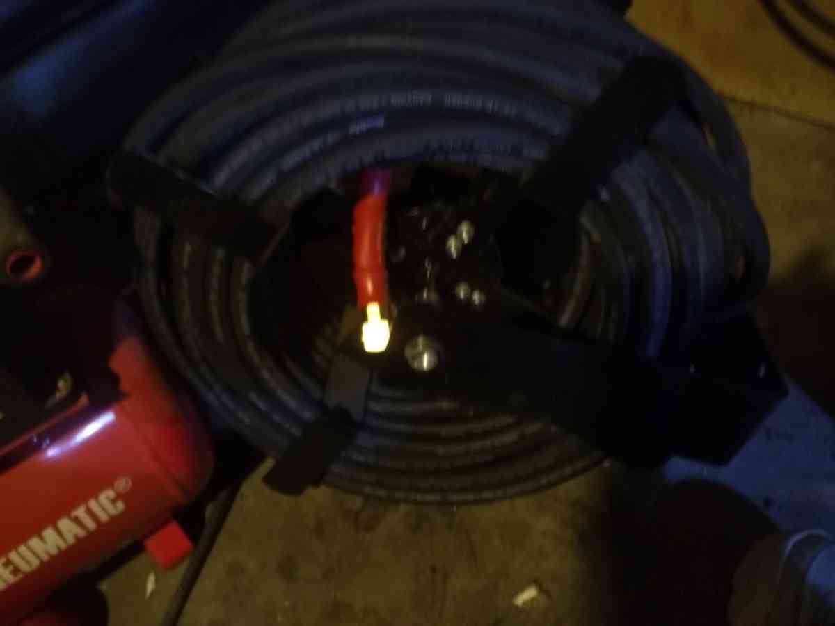 3 gallon air compressor  and hose - Albuquerque, New Mexico - FleaMarketBay