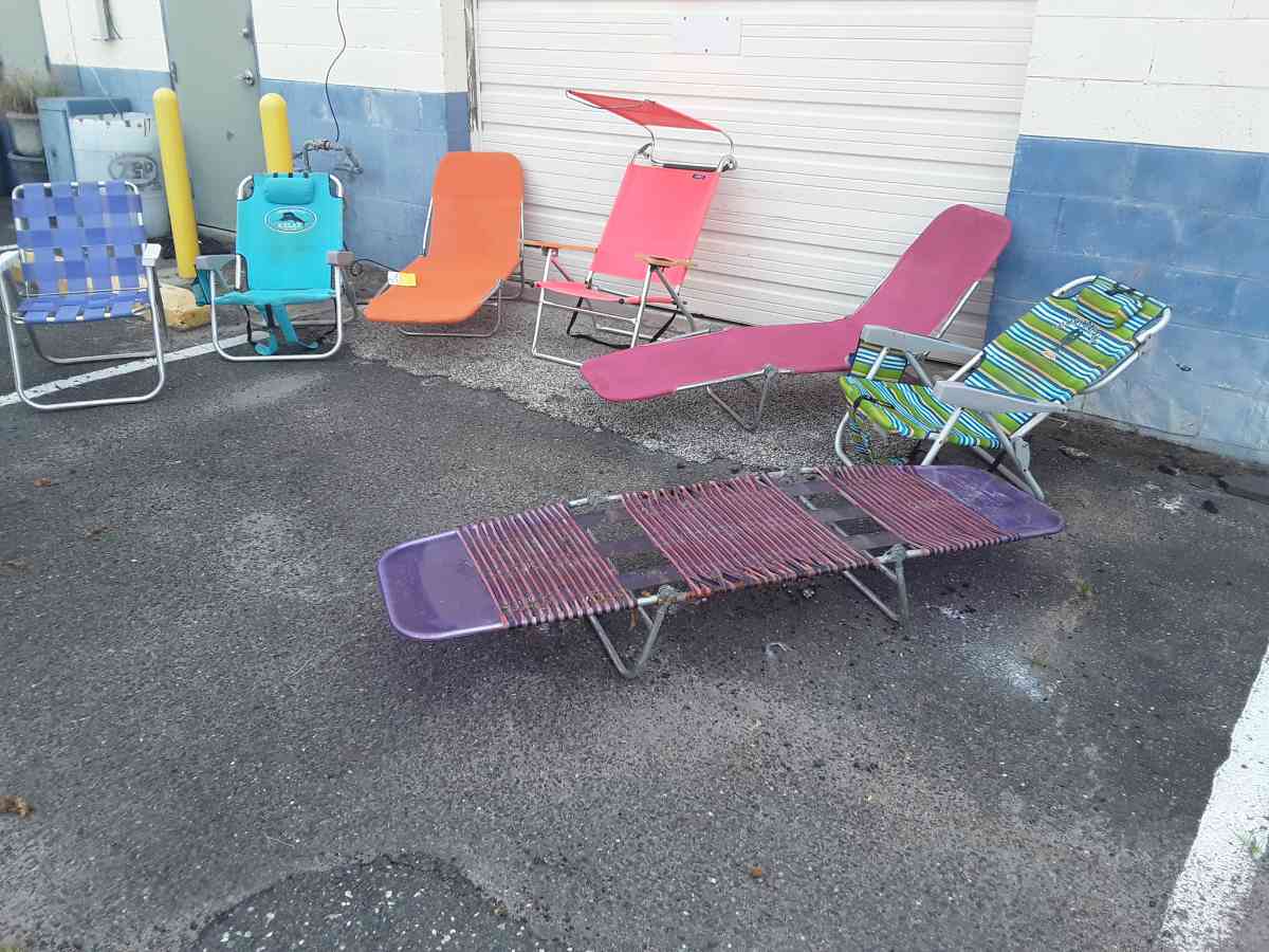 10 beach chairs or tailgate chairs bundle deal Like New - Williamstown, New Jersey - FleaMarketBay