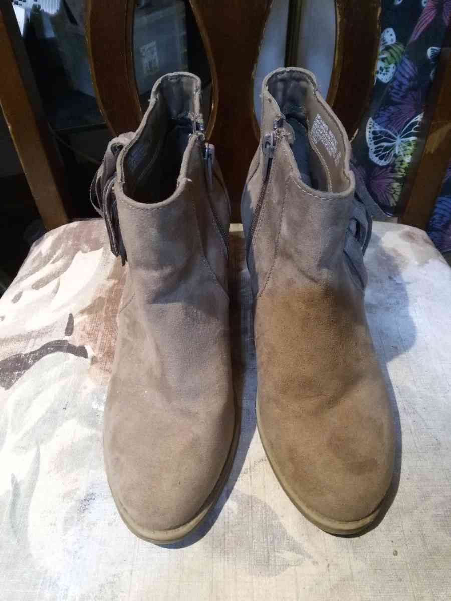 Womens Brown Suede Boots - Cave City, Arkansas - FleaMarketBay