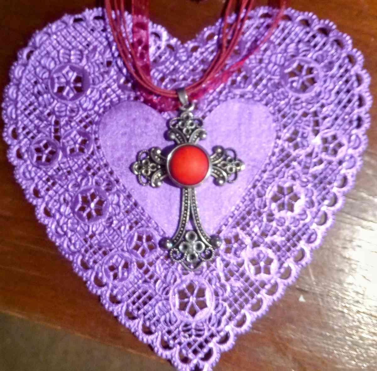 Vintage Cross Necklace - Cave City, Arkansas - FleaMarketBay