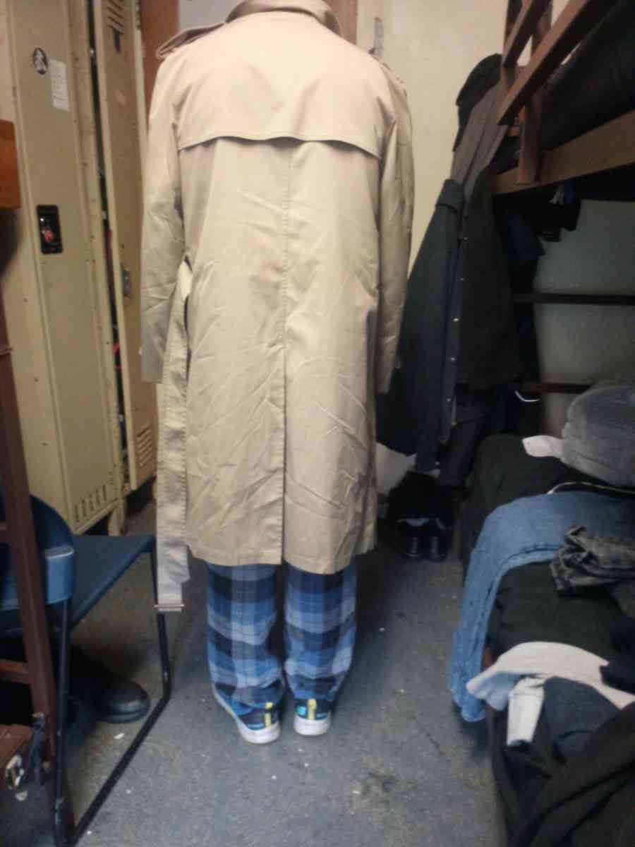 London Fog Tan Trench Coat - Abington, Pennsylvania - FleaMarketBay