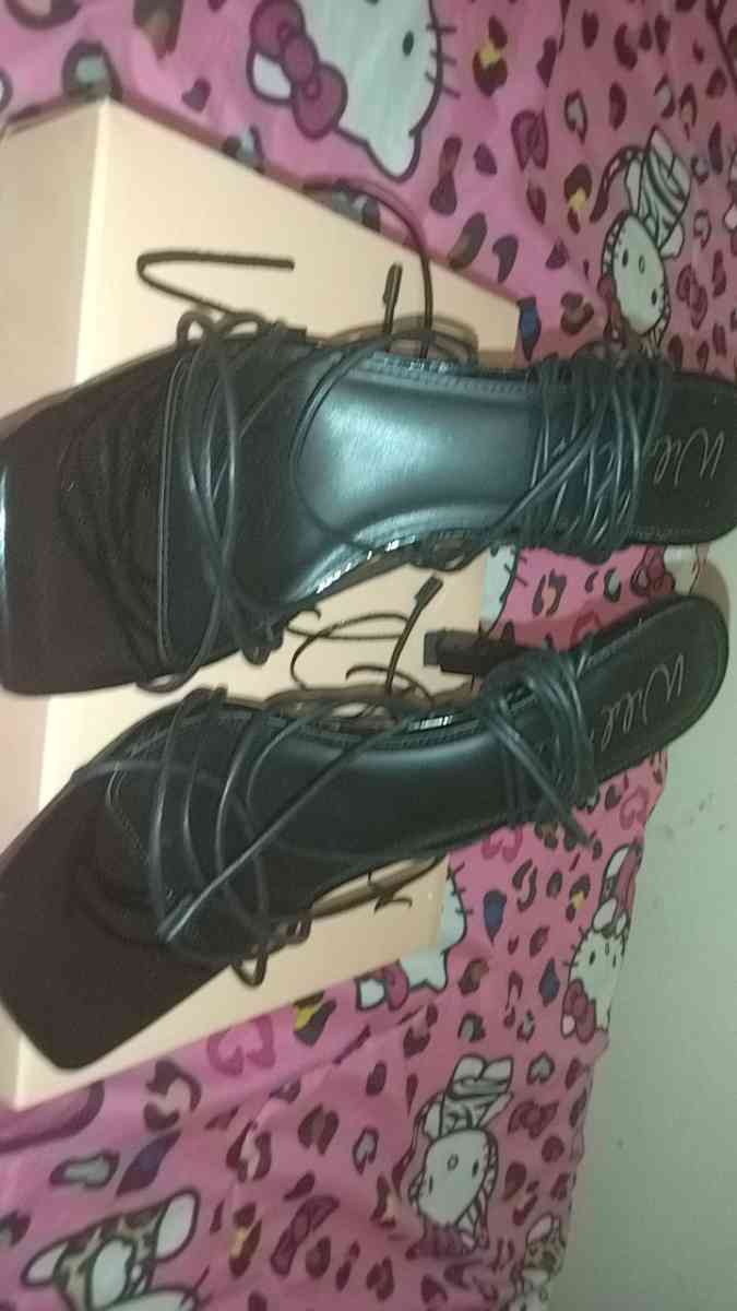 black high heels - San Antonio, Texas - FleaMarketBay