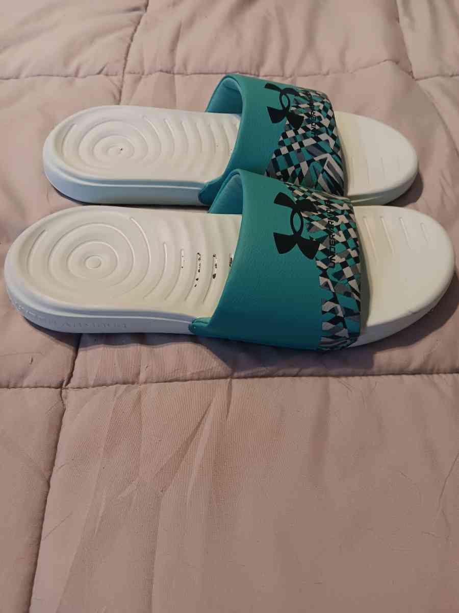Under Armour Slides size 9 Womens - Mexico, Missouri - FleaMarketBay