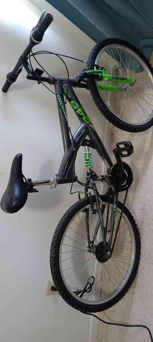 Northwood z245 tire 24 - Panorama City, California