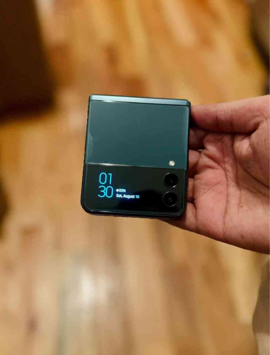 UNLOCKED 128GB GREEN GALAXY Z FLIP  GREAT CONDITION - Barton, Maryland - FleaMarketBay