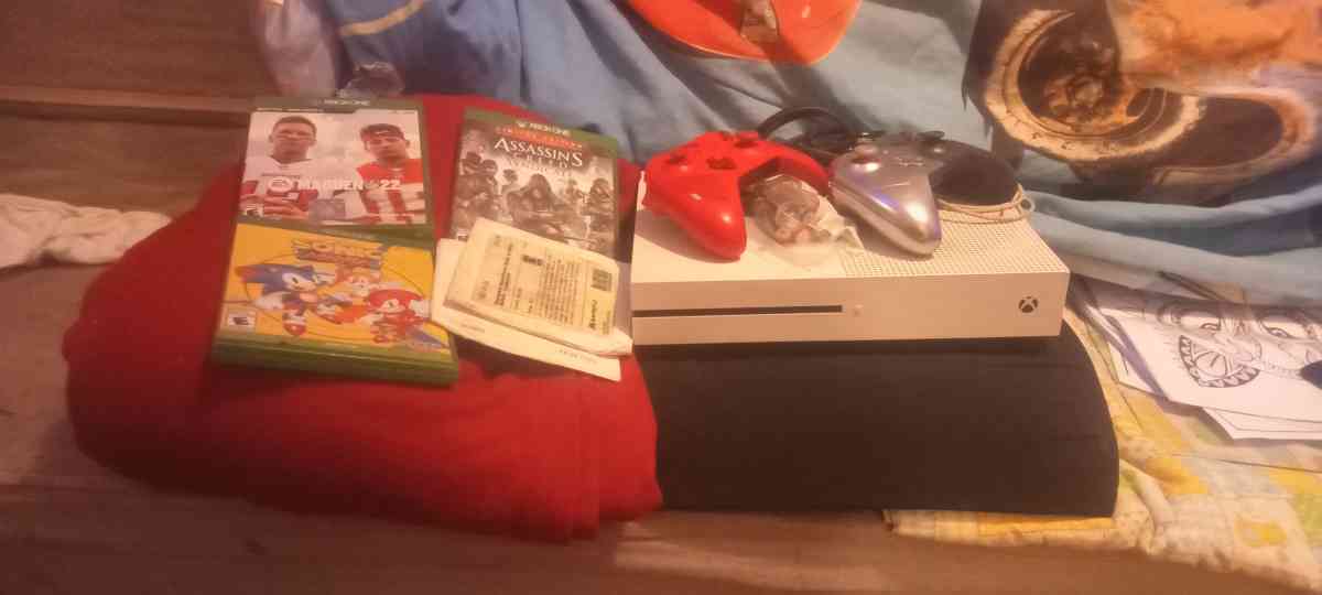 white and red XBOX ONE - Appling, Georgia - FleaMarketBay