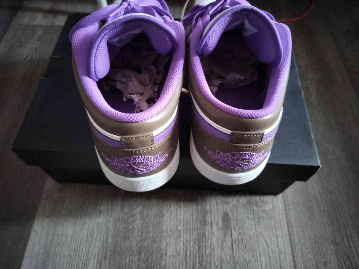 Air Jordan 1 Low Palomino - Jersey City, New Jersey - FleaMarketBay