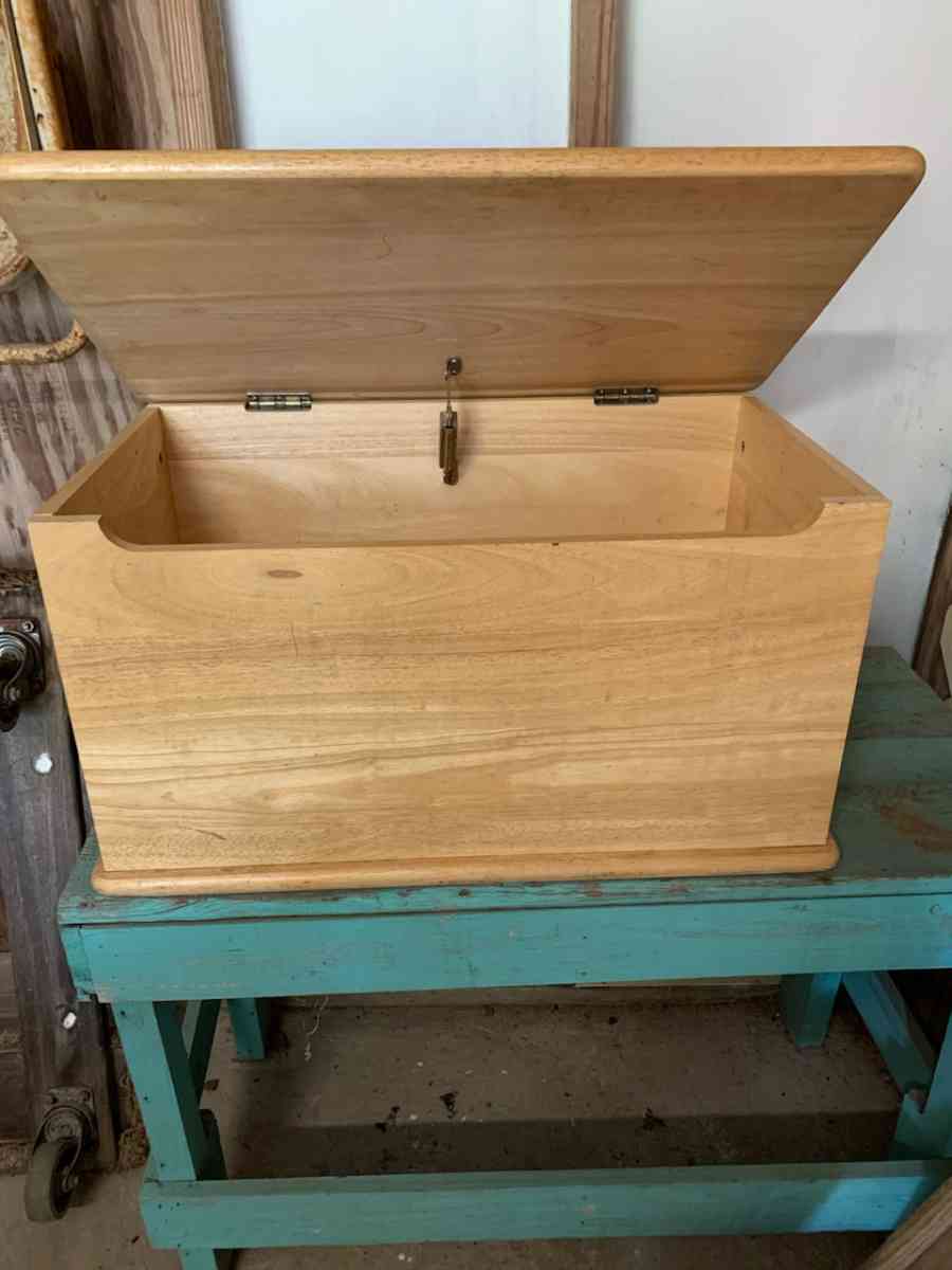 toy box - Natchitoches, Louisiana - FleaMarketBay