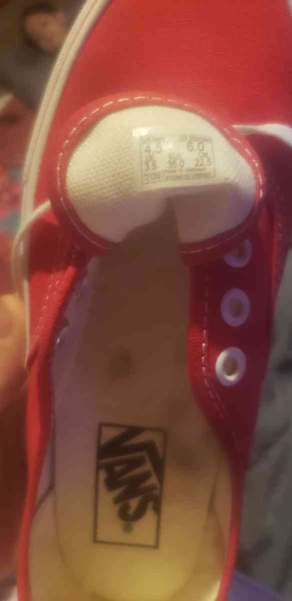 new vans shoes - Adelanto, California - FleaMarketBay