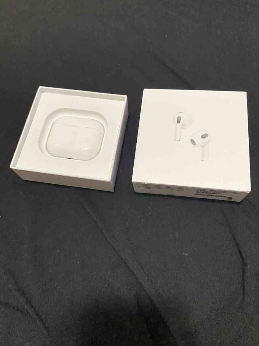 Airpod Pro  3rd gen - Country Club Hills, Illinois - FleaMarketBay