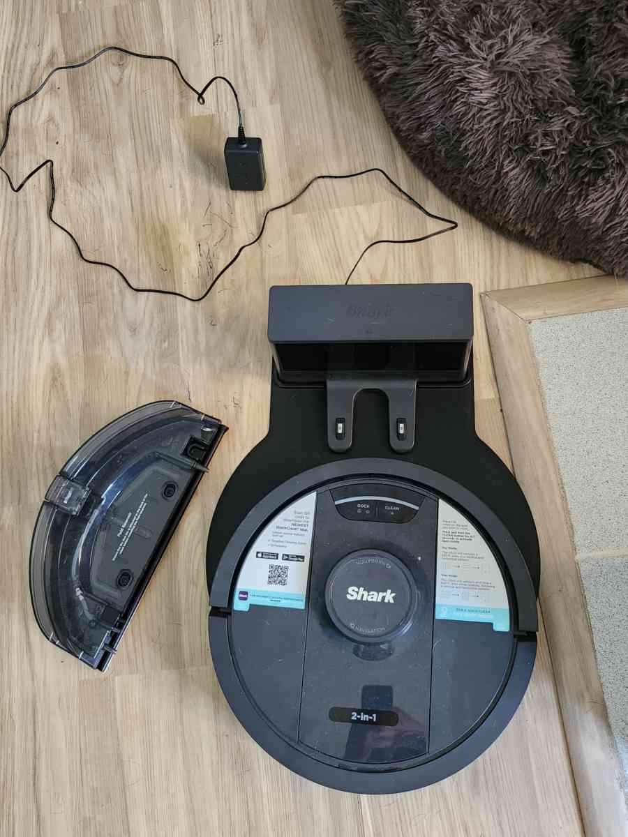 shark 2 in 1 floor robot - Mobile, Alabama - FleaMarketBay