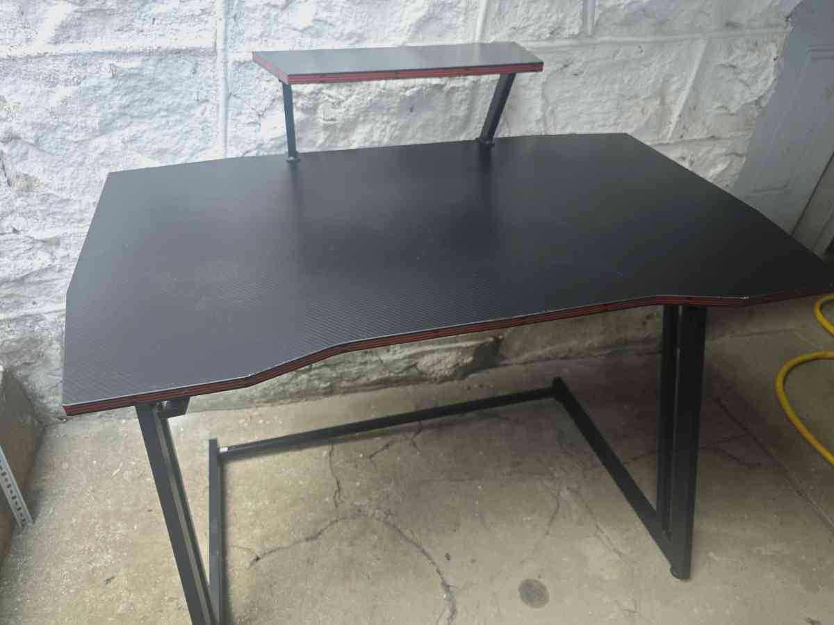Gamer Desk - Saint Louis, Missouri - FleaMarketBay
