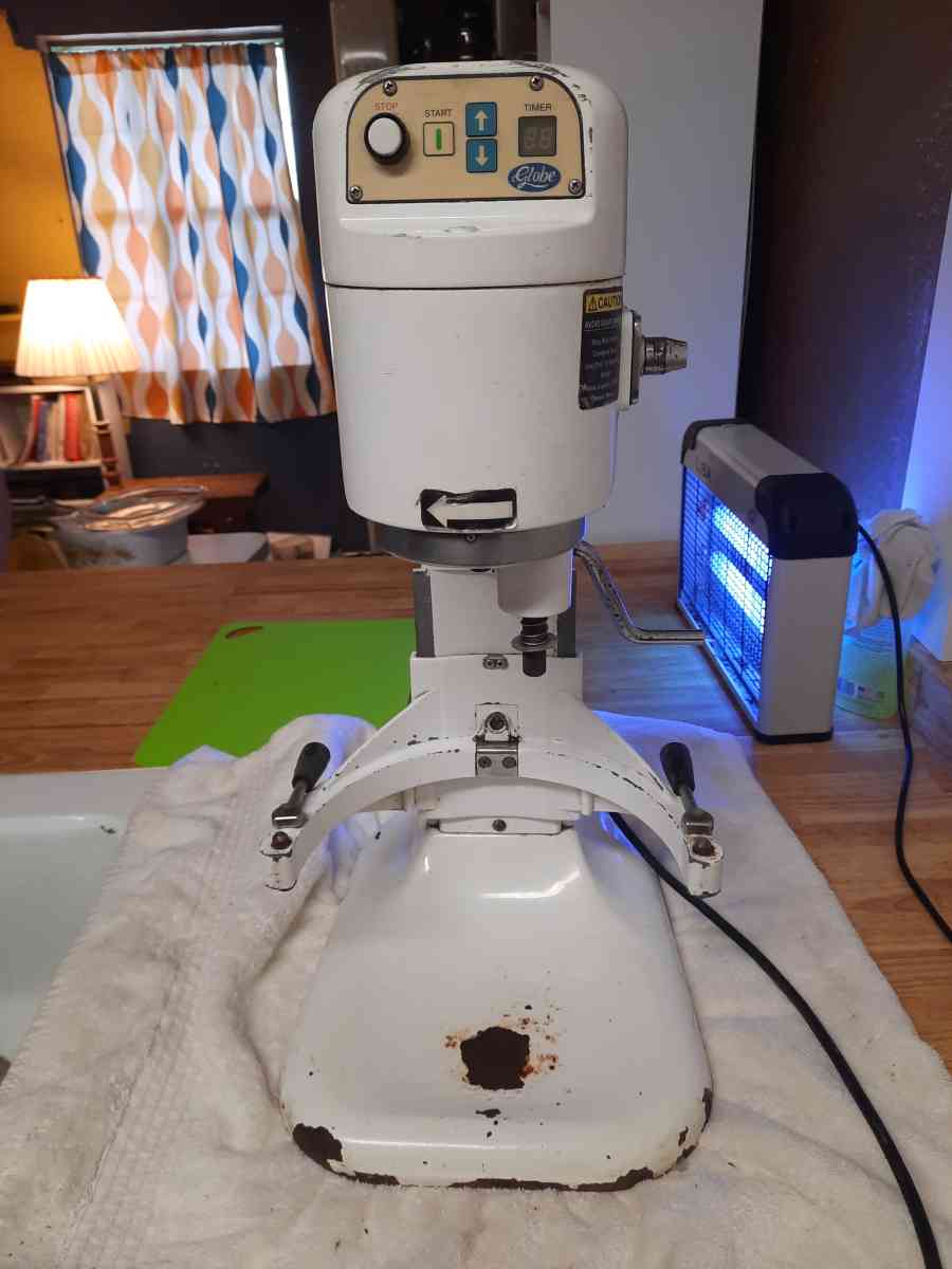 Used Globe SP08 8 Qt Bowl Lift Commercial Countertop Mixer - Saint Augustine, Florida - FleaMarketBay