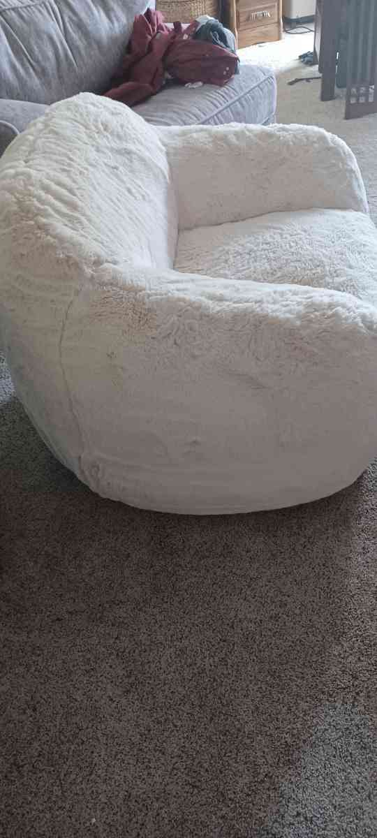 soft chair - Leavenworth, Kansas - FleaMarketBay