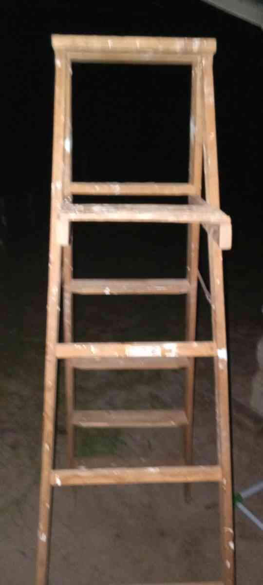 wood ladder - Barnwell, South Carolina - FleaMarketBay