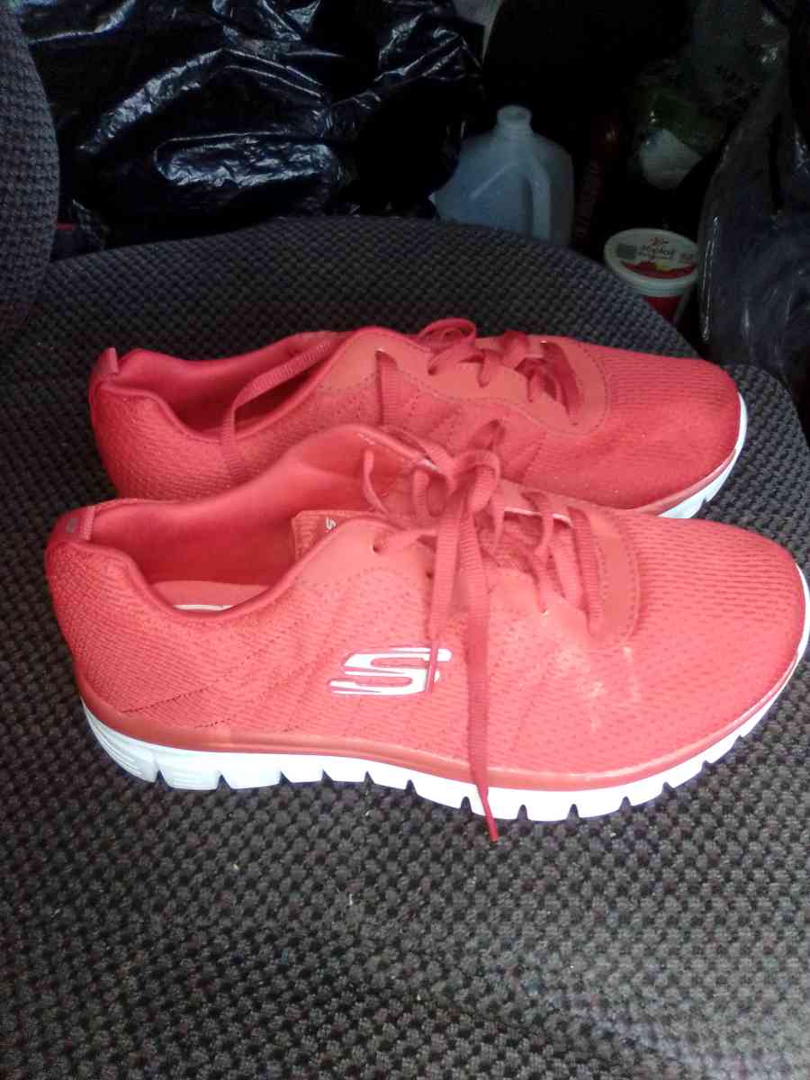 Womens  Skechers sneakers - Ocala, Florida - FleaMarketBay