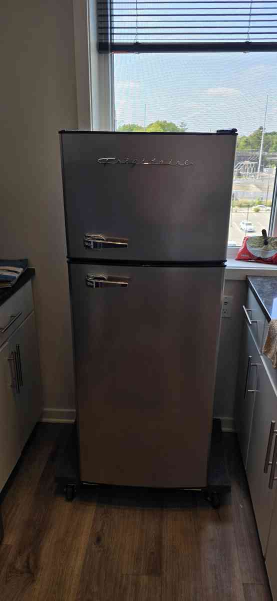 Frigidaire Mini Refrigerator with top freezer - Philadelphia, Pennsylvania - FleaMarketBay